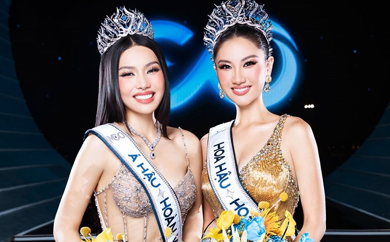 Băng rôn đeo chéo hoa hậu