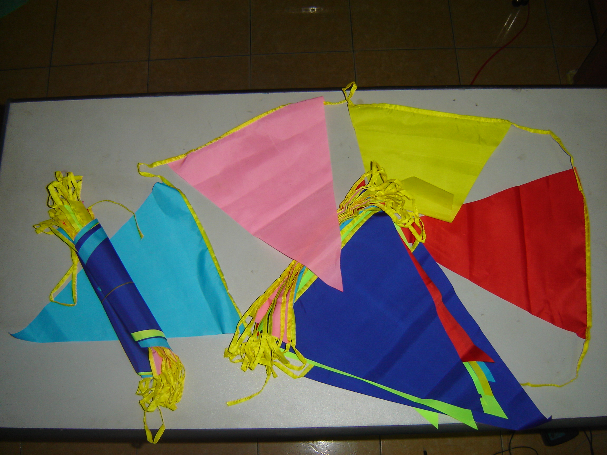 Cờ Dây Tam Giác Nhiều Màu Sắc Trang Trí Đẹp – Xưởng In Cờ Hoàng Gia