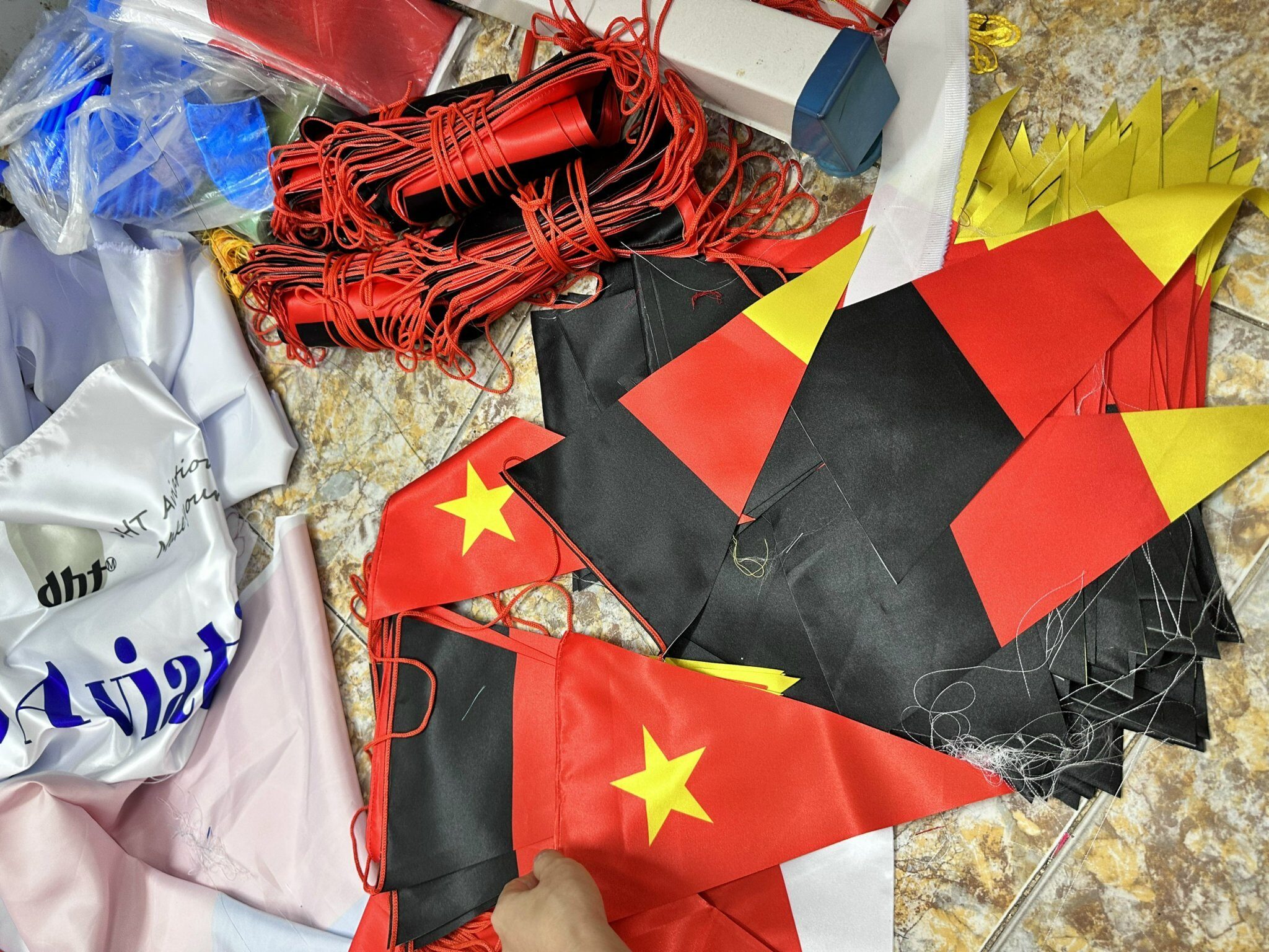 Cờ dây trang trí giá bao nhiêu?