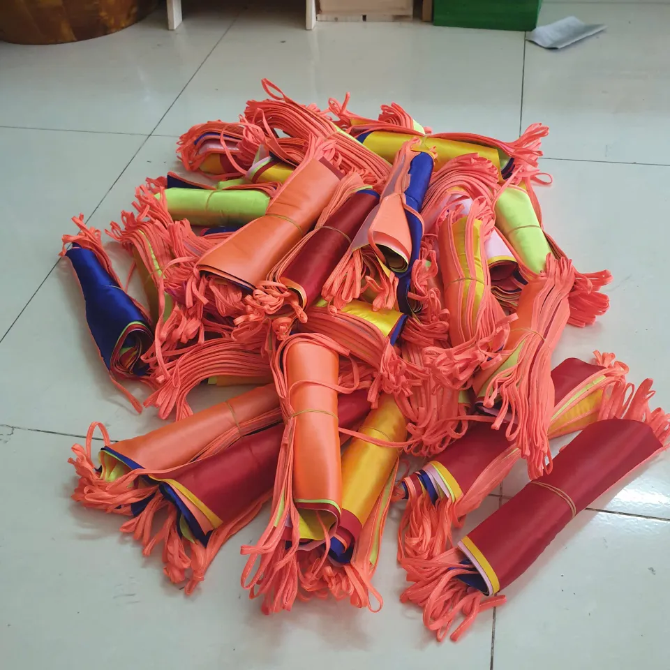 Mua Cờ Dây Tam Giác Online Chất Lượng, Giao Hàng Nhanh – Xưởng In Cờ Hoàng Gia