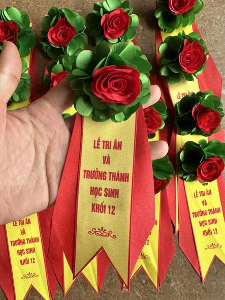 Hoa Hồng Cài Áo – Xưởng In Cờ Hoàng Gia Hà Nội
