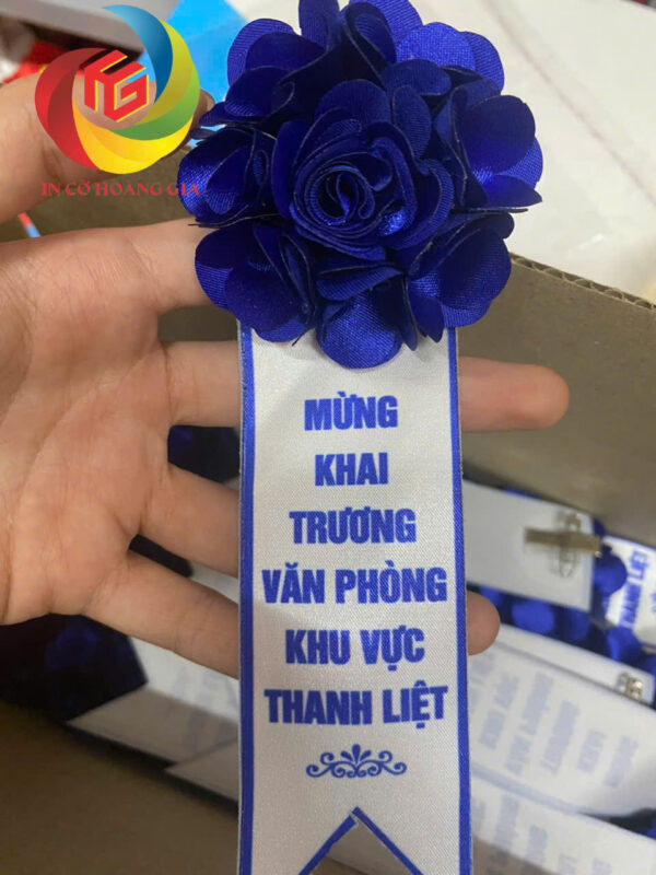 Nơi Bán Hoa Cài Áo Đại Biểu – Xưởng In Cờ Hoàng Gia