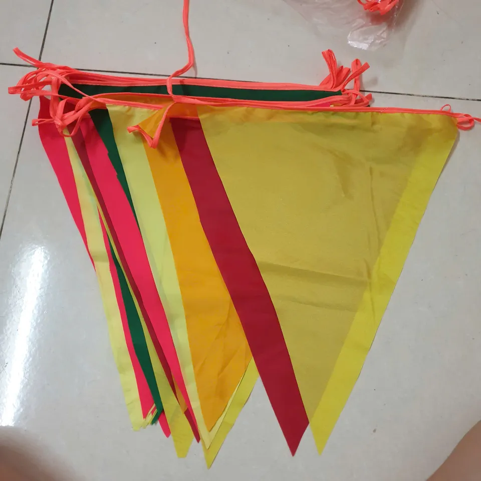 Sản Xuất Cờ Dây Tam Giác Chất Lượng, Giá Tận Xưởng – Xưởng In Cờ Hoàng Gia