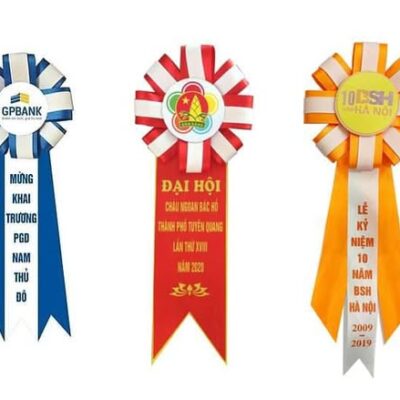 Mua Hoa Cài Áo Sự Kiện – Xưởng In Cờ Hoàng Gia