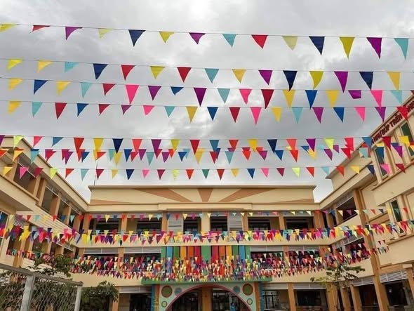 490837779_1774851413467131_4424461468606717147_n Cờ Dây Tam Giác Trang Trí Trường Học – Xưởng In Cờ Hoàng Gia