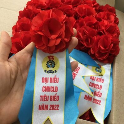 Bán Hoa Cài Áo Đại Biểu Hội Nghị – Xưởng In Cờ Hoàng Gia Hà Nội